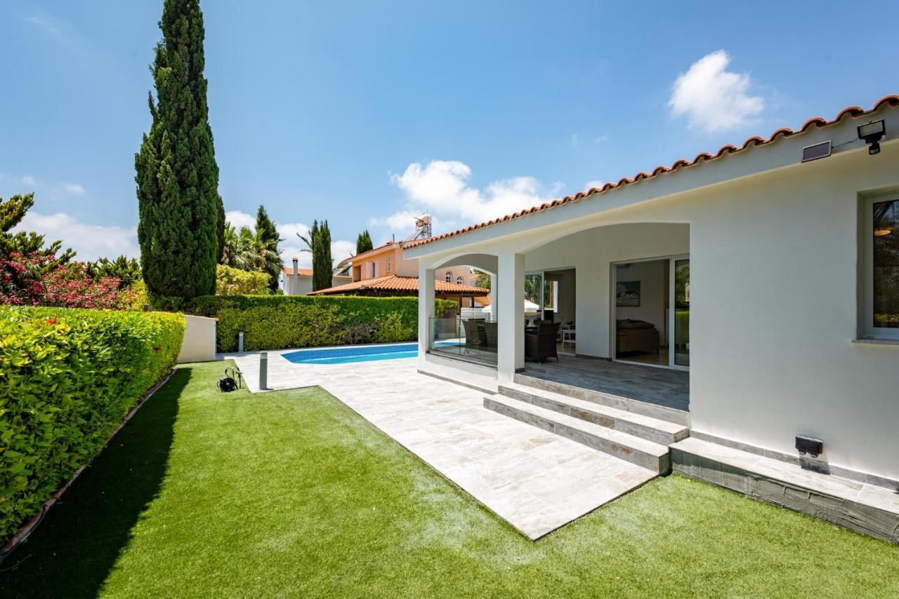 Bungalow Mikaella By Ezoria Villas คอรัลเบย์ ภายนอก รูปภาพ