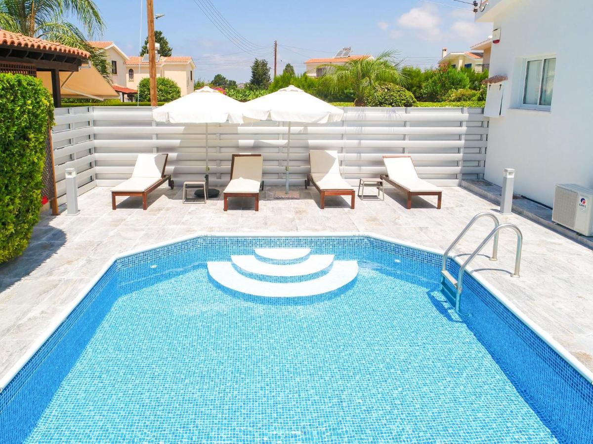 Bungalow Mikaella By Ezoria Villas คอรัลเบย์ ภายนอก รูปภาพ
