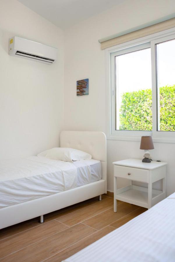 Bungalow Mikaella By Ezoria Villas คอรัลเบย์ ภายนอก รูปภาพ