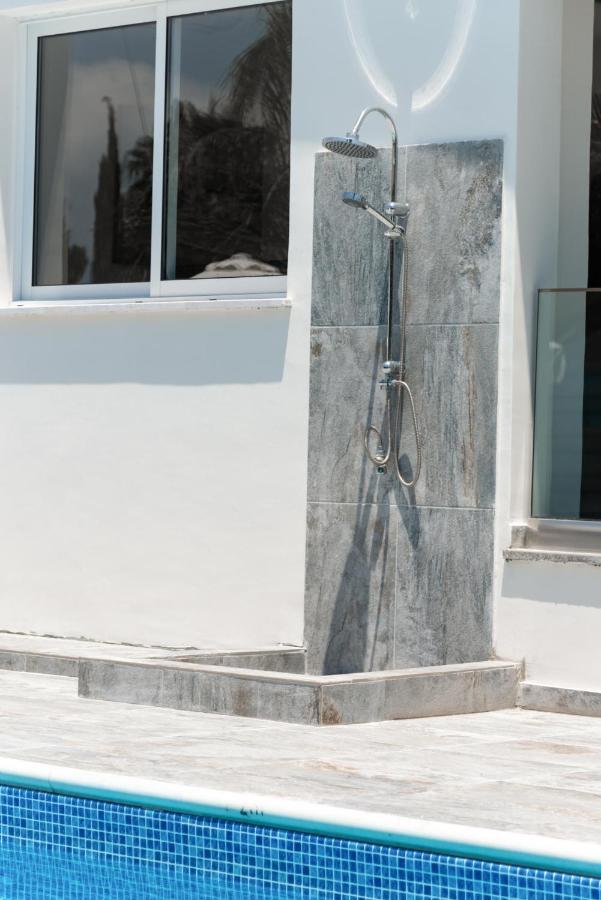 Bungalow Mikaella By Ezoria Villas คอรัลเบย์ ภายนอก รูปภาพ