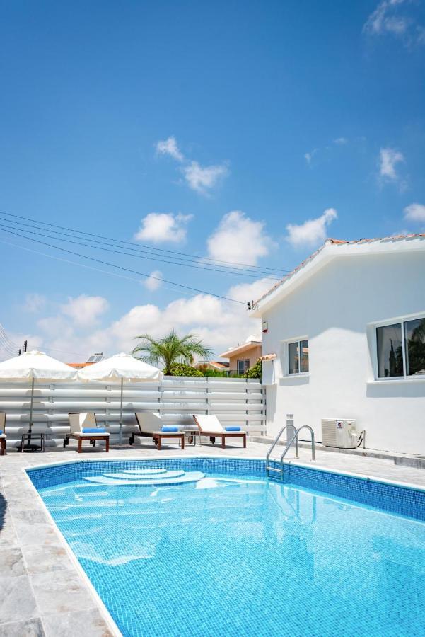 Bungalow Mikaella By Ezoria Villas คอรัลเบย์ ภายนอก รูปภาพ