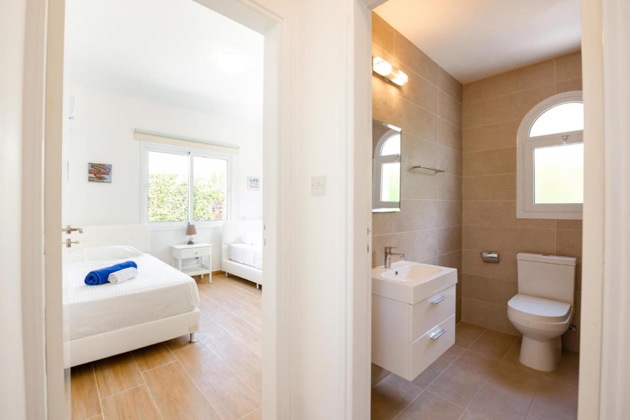 Bungalow Mikaella By Ezoria Villas คอรัลเบย์ ภายนอก รูปภาพ