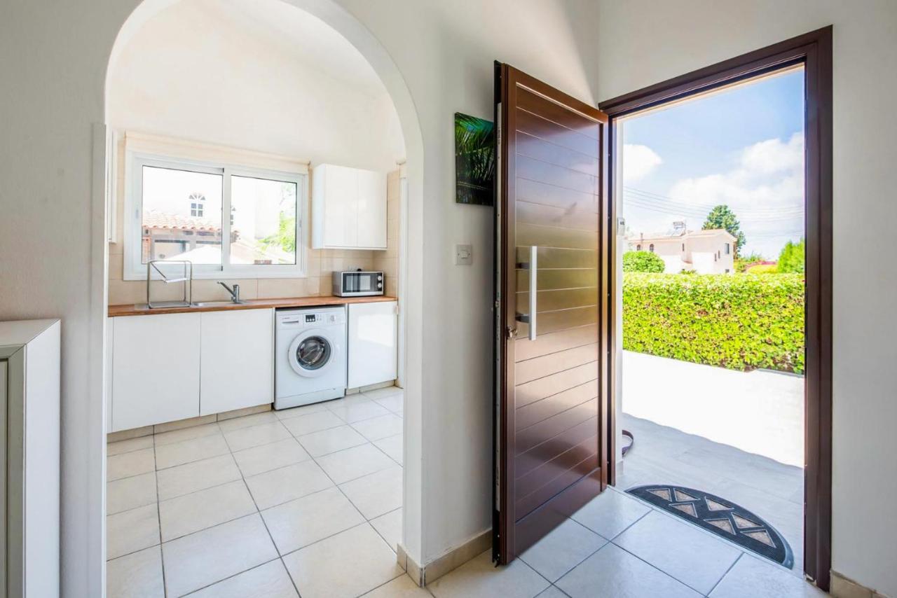 Bungalow Mikaella By Ezoria Villas คอรัลเบย์ ภายนอก รูปภาพ