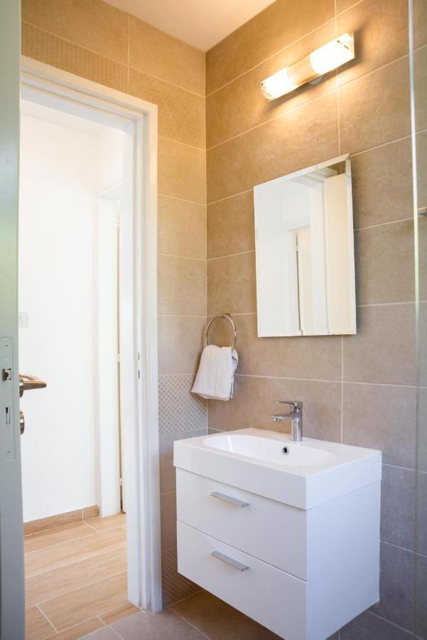 Bungalow Mikaella By Ezoria Villas คอรัลเบย์ ภายนอก รูปภาพ