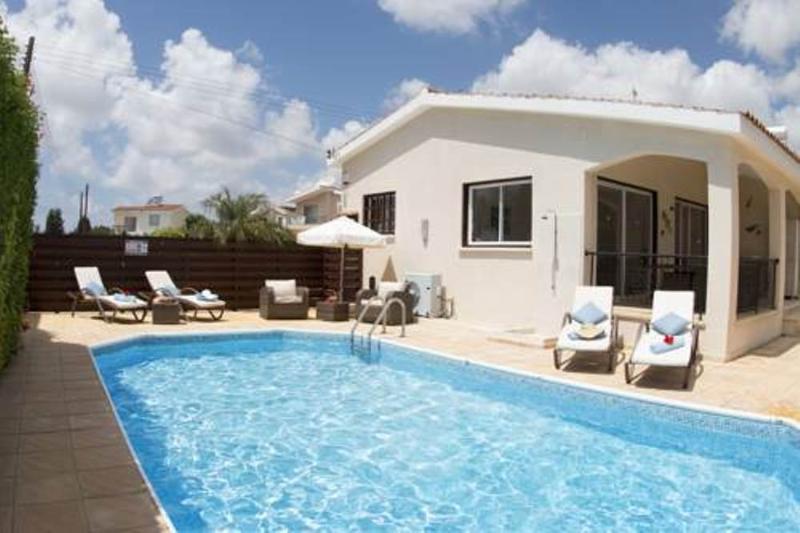Bungalow Mikaella By Ezoria Villas คอรัลเบย์ ภายนอก รูปภาพ
